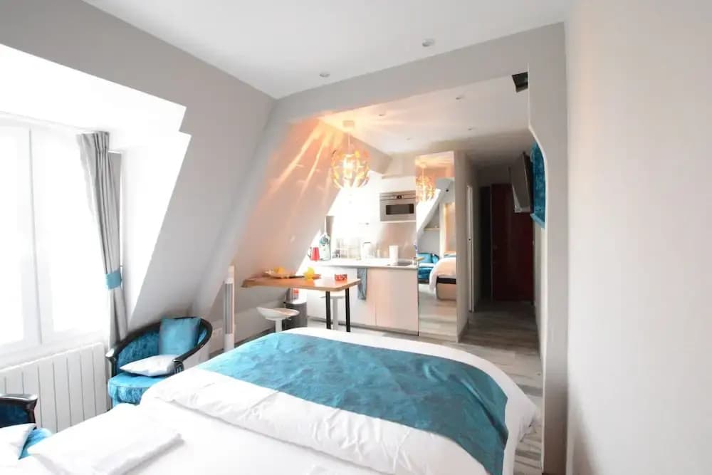 Victor Hugo - Your Home in Paris - photo 3