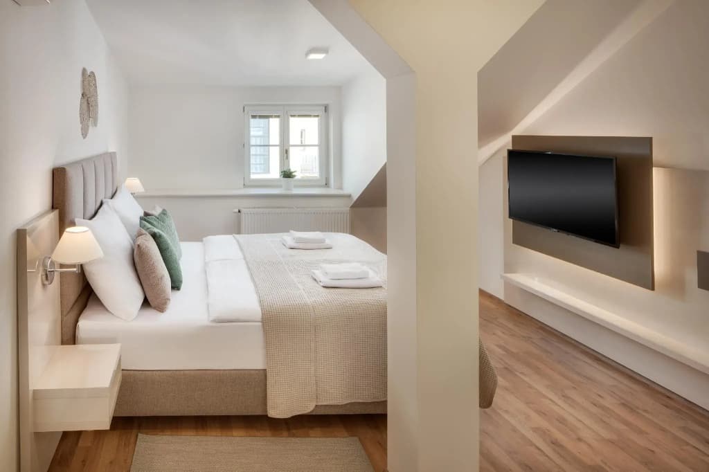 Louren Apartments - photo 2
