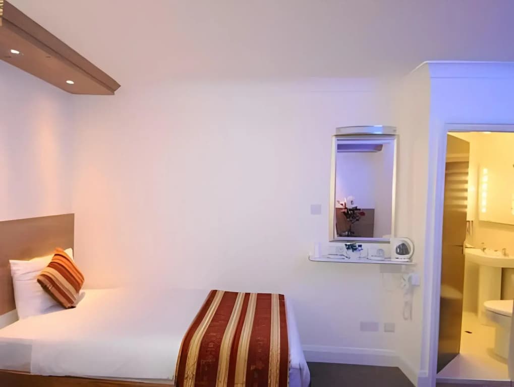 Westpoint Hotel - photo 16