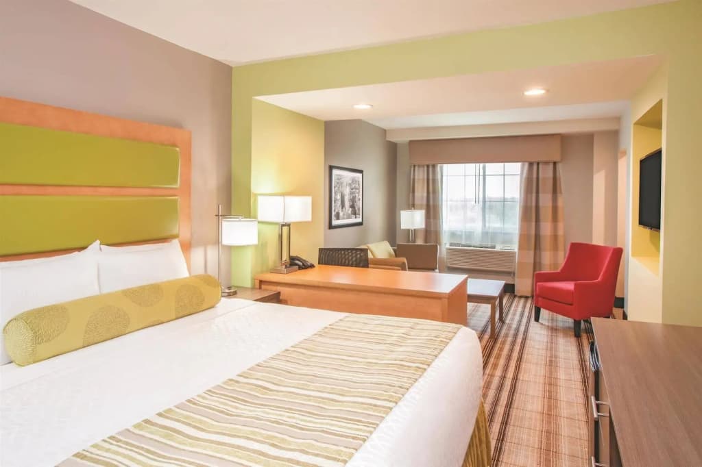 La Quinta Inn & Suites Far Rockaway - JFK Airport - photo 7