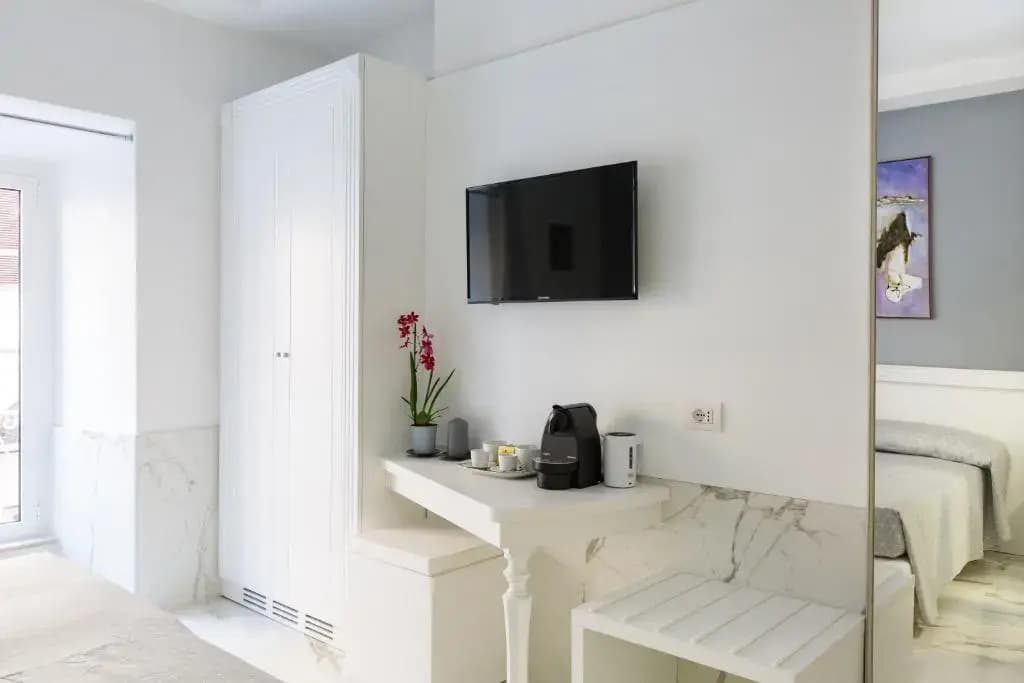 Hotel Little Aurelius - photo 2