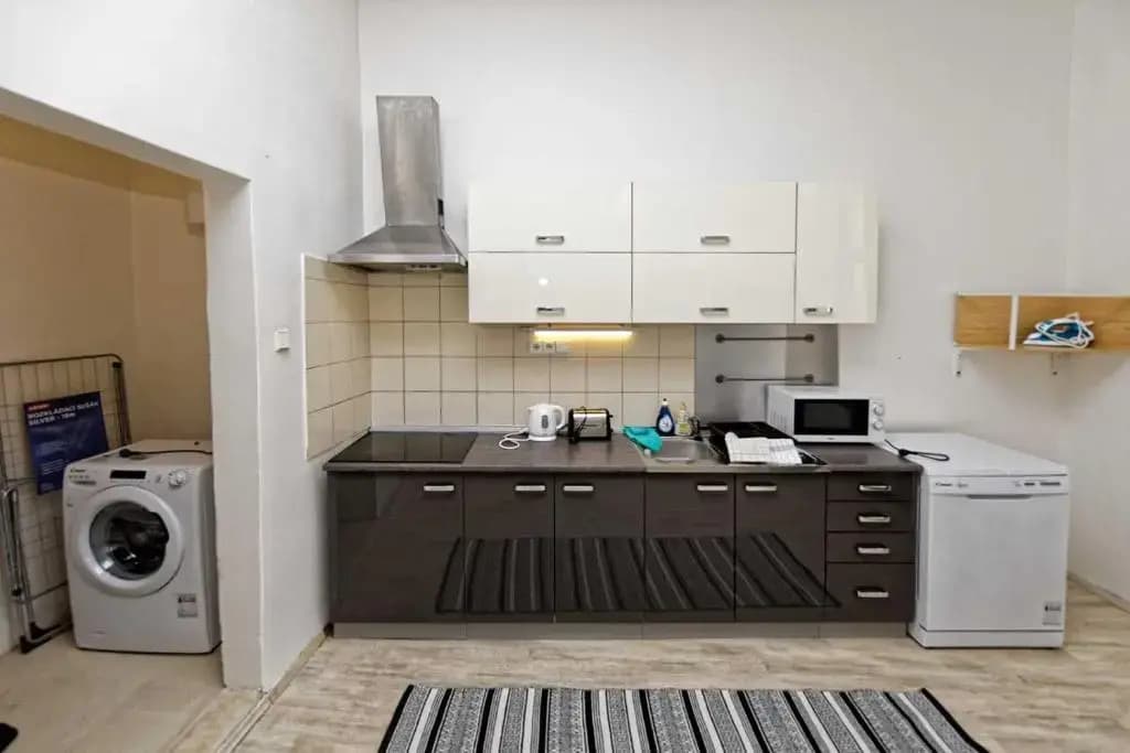 Peter's Tower Apartments - photo 16