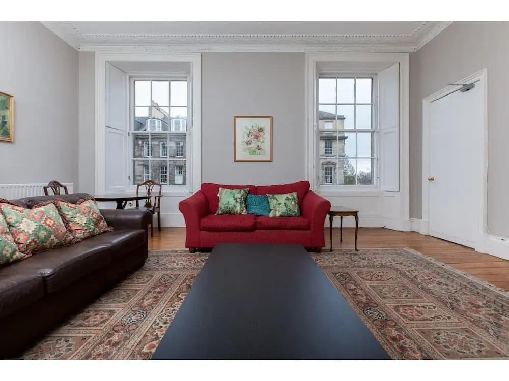 Spacious, Elegant 4BR New Town Flat For 9 - photo 3