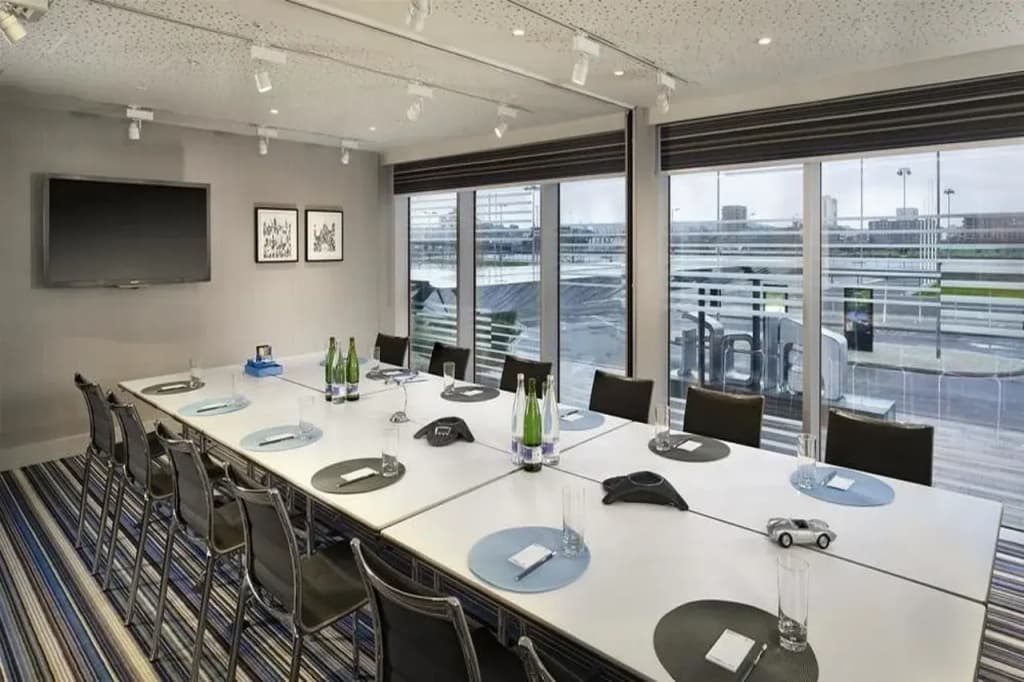 Aloft by Marriott London Excel - photo 21