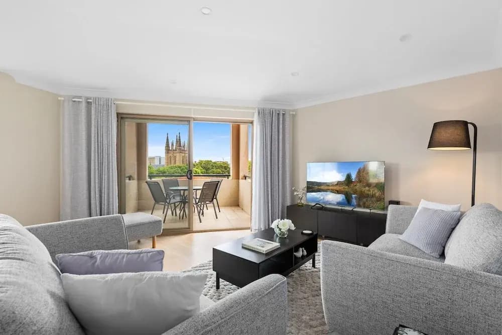 Stylish 2-bed Camperdown Apartment With Balcony - photo 1