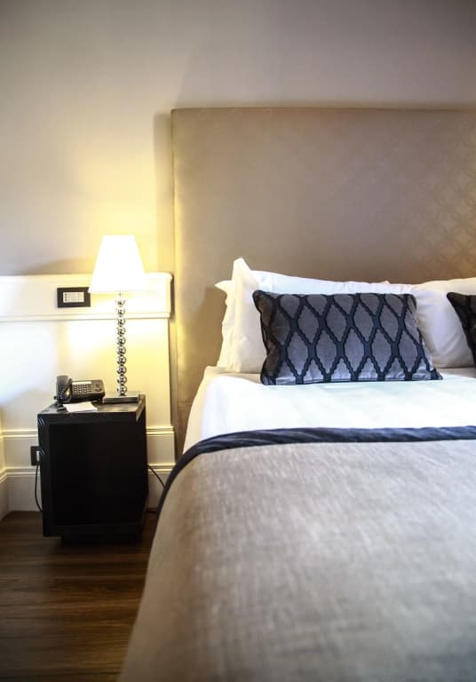 The Independent Suites Hotel - photo 4