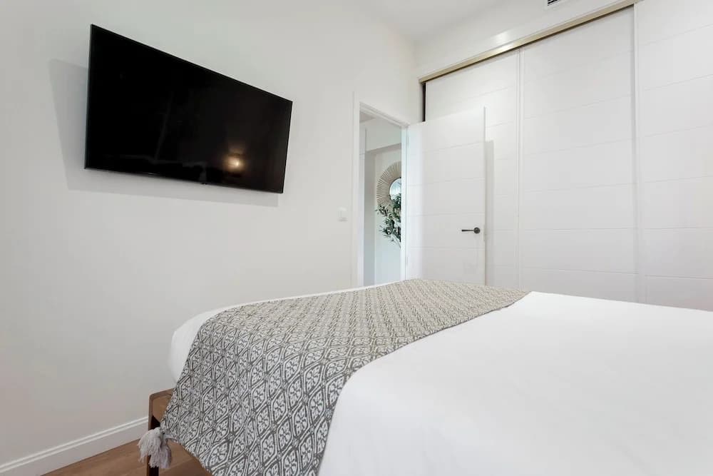 Central 2BD Apt Facing Torre Madrid Duque de Osuna - photo 4