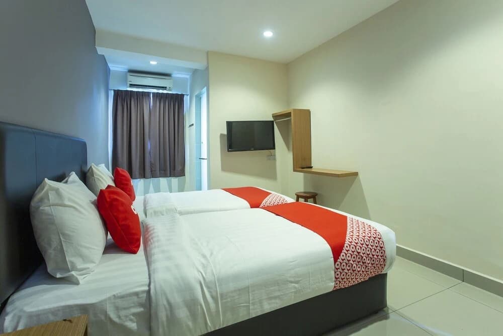 New Eastern Hotel by OYO Rooms - main photo