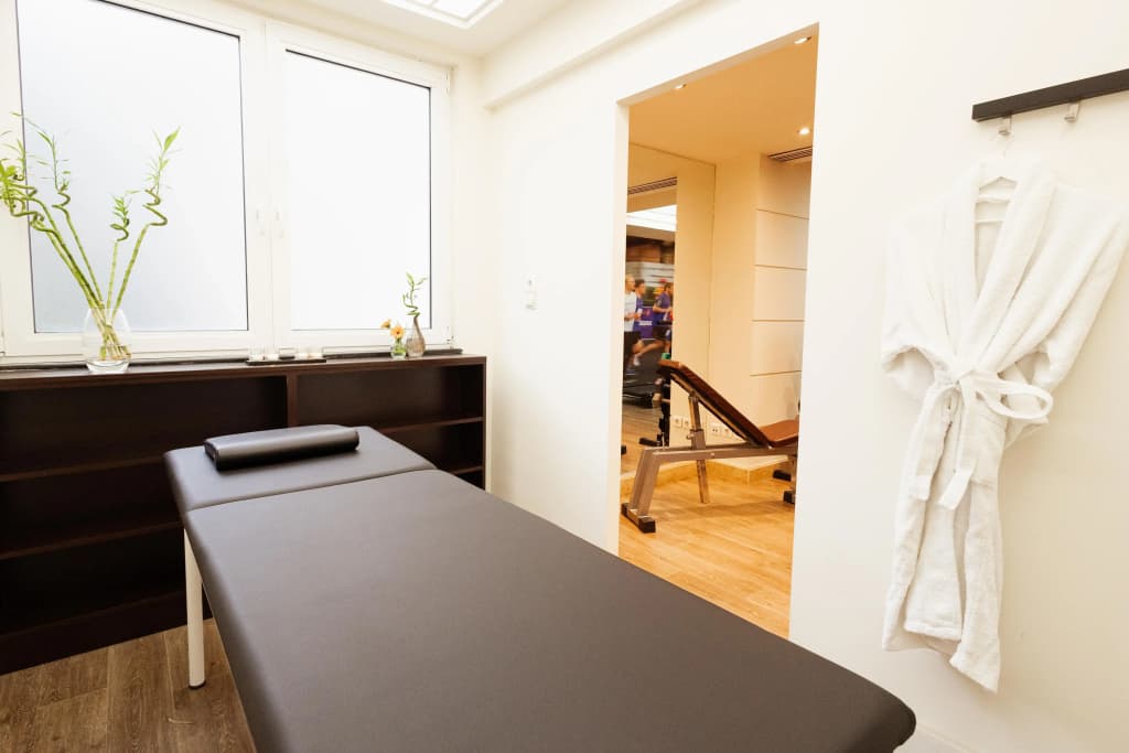 Best Western Plus Embassy Hotel - photo 17