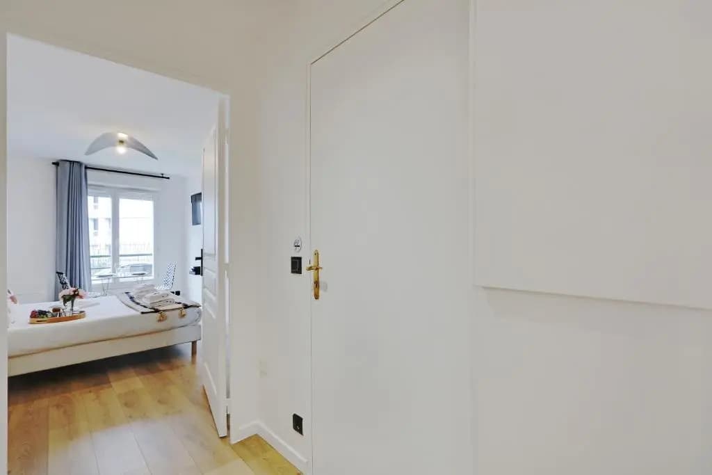 Buttes Chaumont - Sunny 2P apartment - photo 3