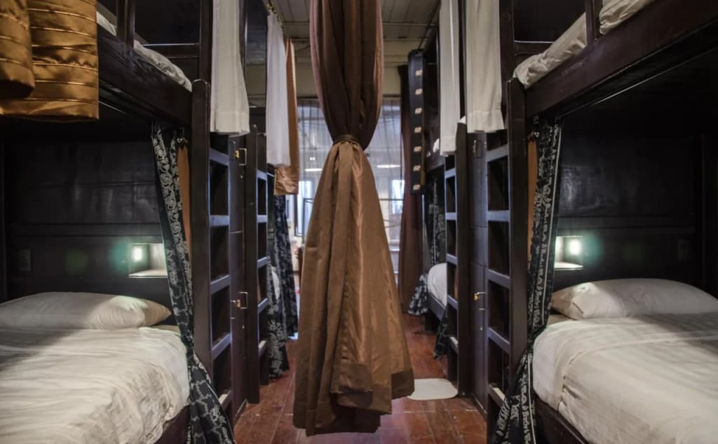Bed & Butler Hostel - photo 4
