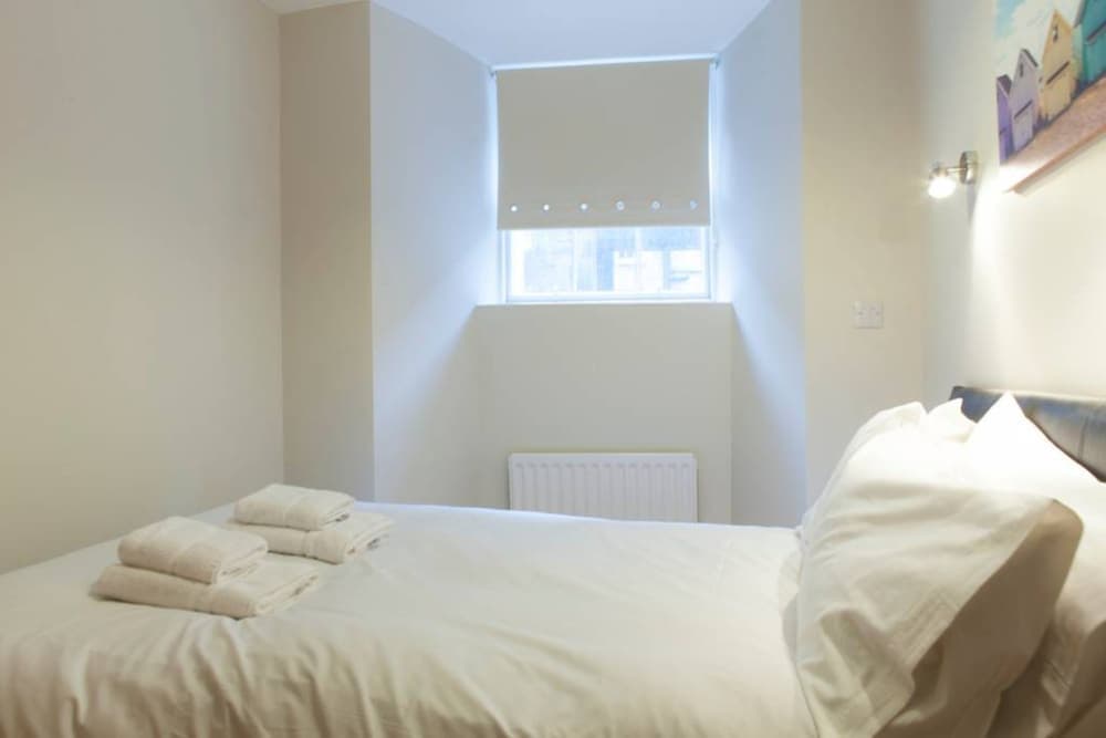 2 Bedroom Flat In West End - photo 6