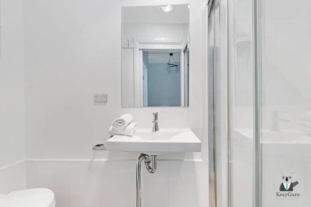 KOZYGURU Redfern Lovely 2 Bedroom Terrace 1x FREE Parking NRE005 - photo 4