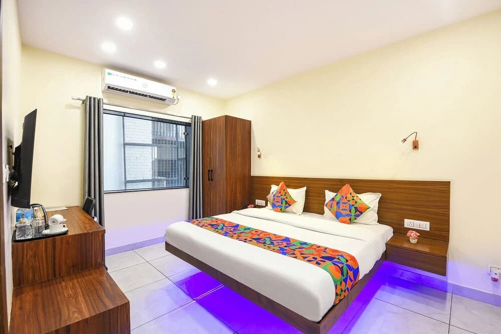 Fabhotel Celebrity Inn - photo 3
