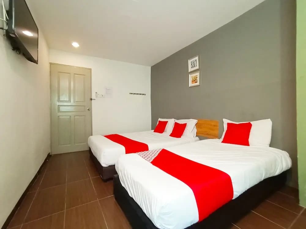 Golden Lounge by OYO Rooms - photo 2