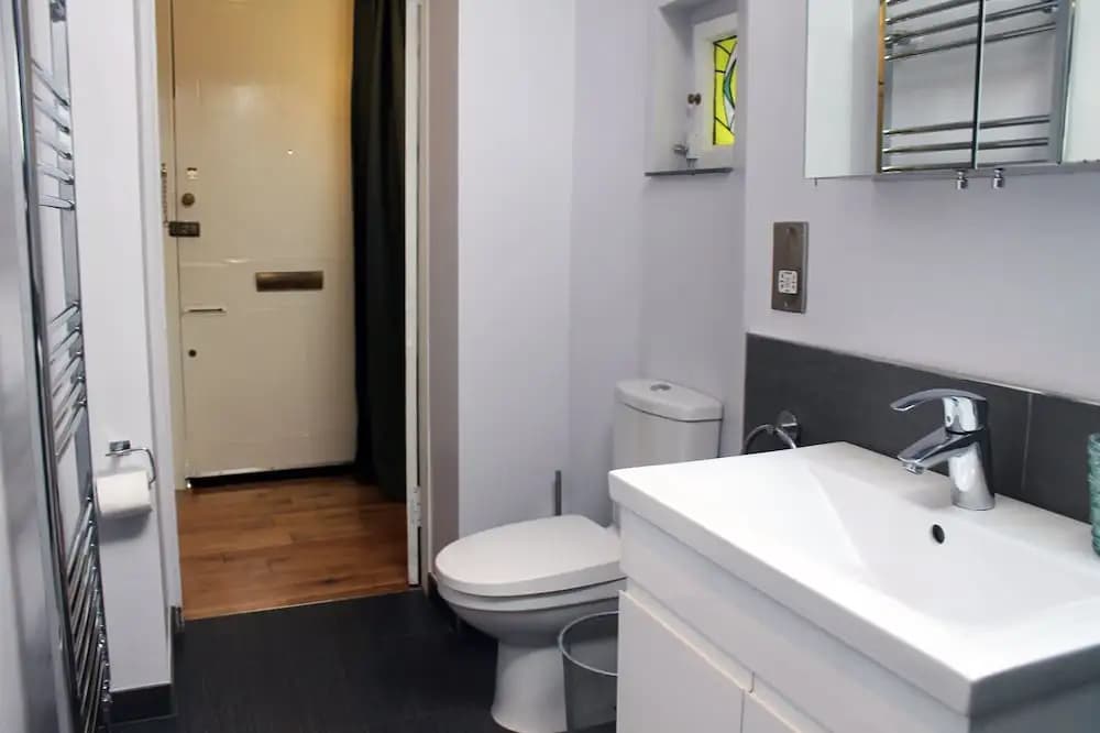 Silver Lining - Gilmore Place Apartment - photo 9