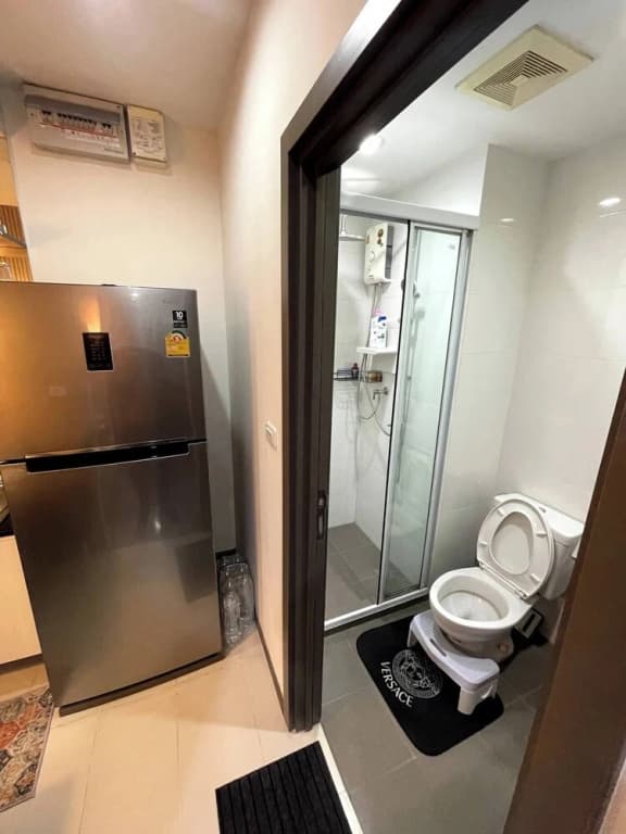 Octopus Suite on Highrise, Skytrain, Fast Wifi and AC - photo 9