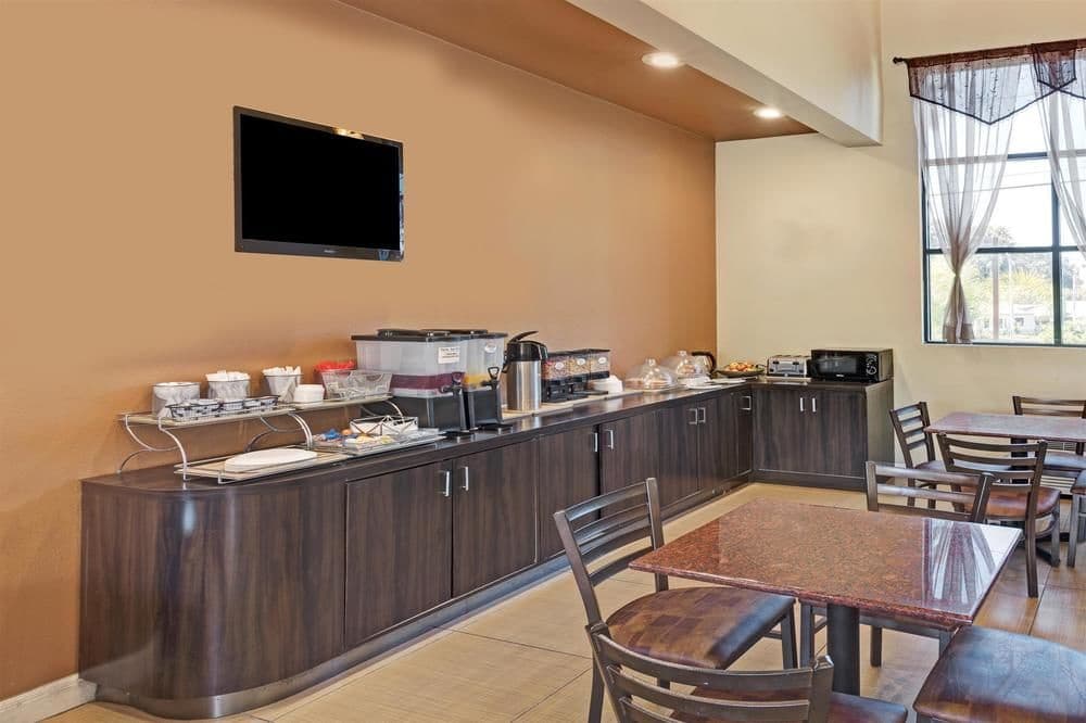Travelodge By Wyndham Whittier - photo 15