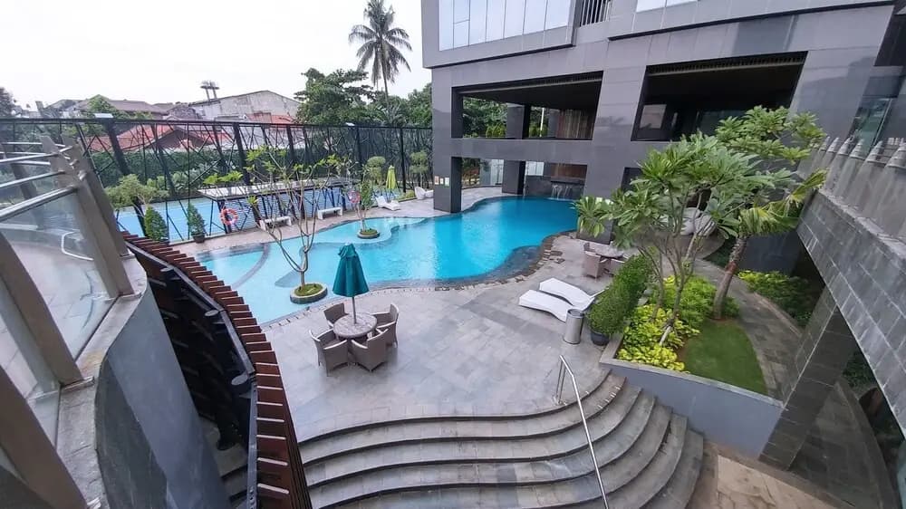 Direct Pool Access Lavenue Apartment - photo 12