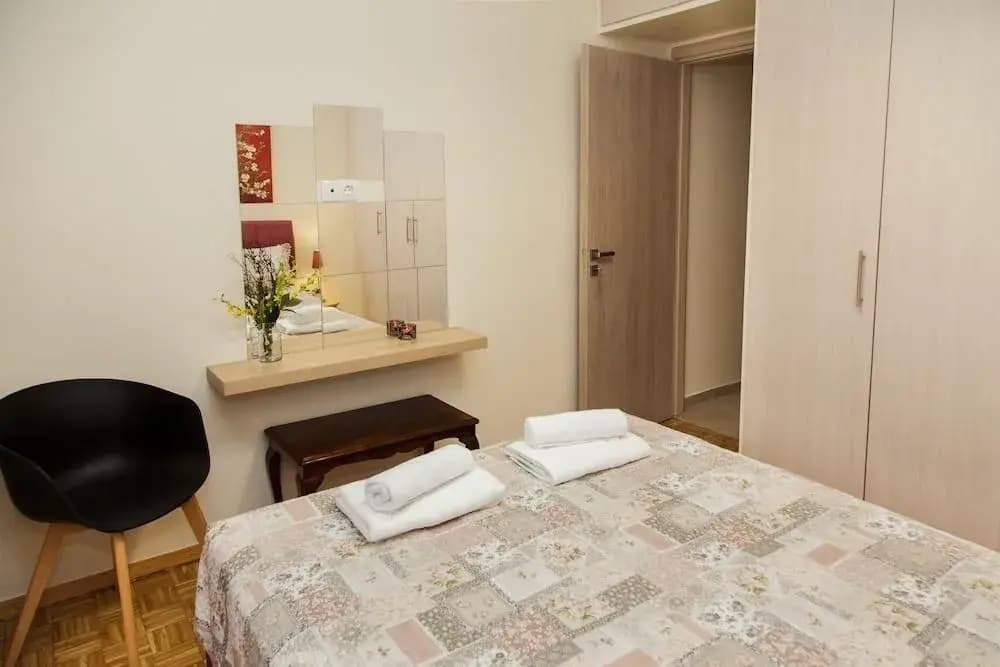 Restfull Fully Renovated Apartment in Thisio - photo 2
