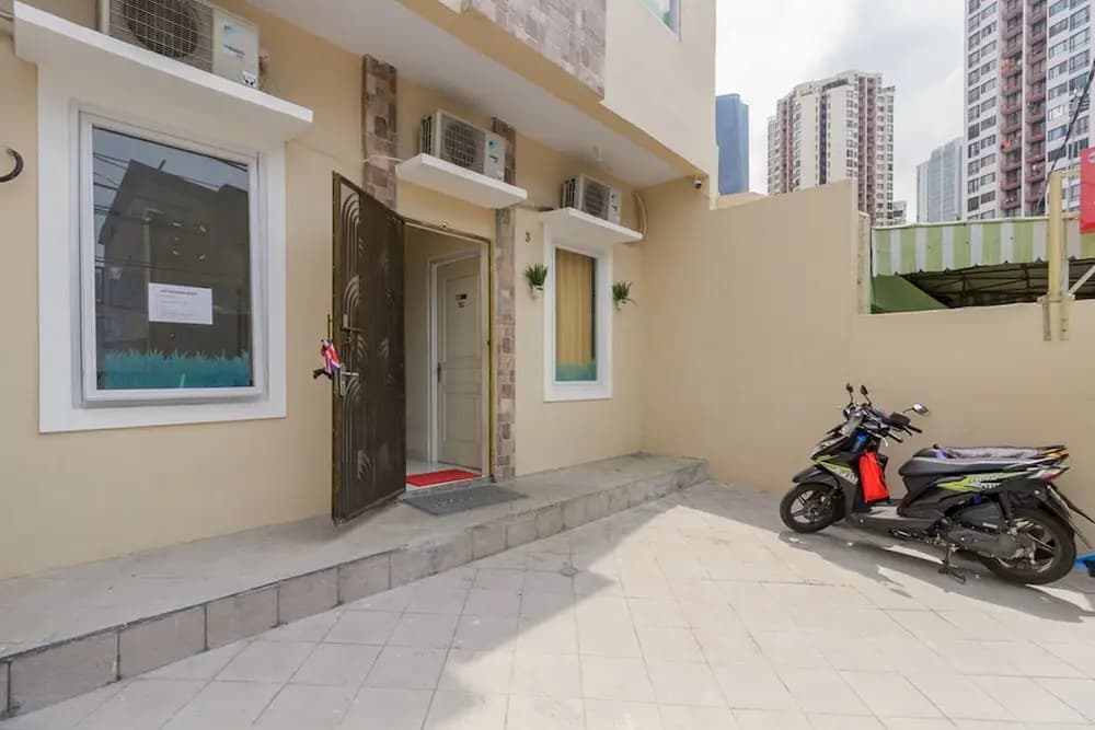 RedDoorz Plus near Taman Rasuna Menteng - main photo