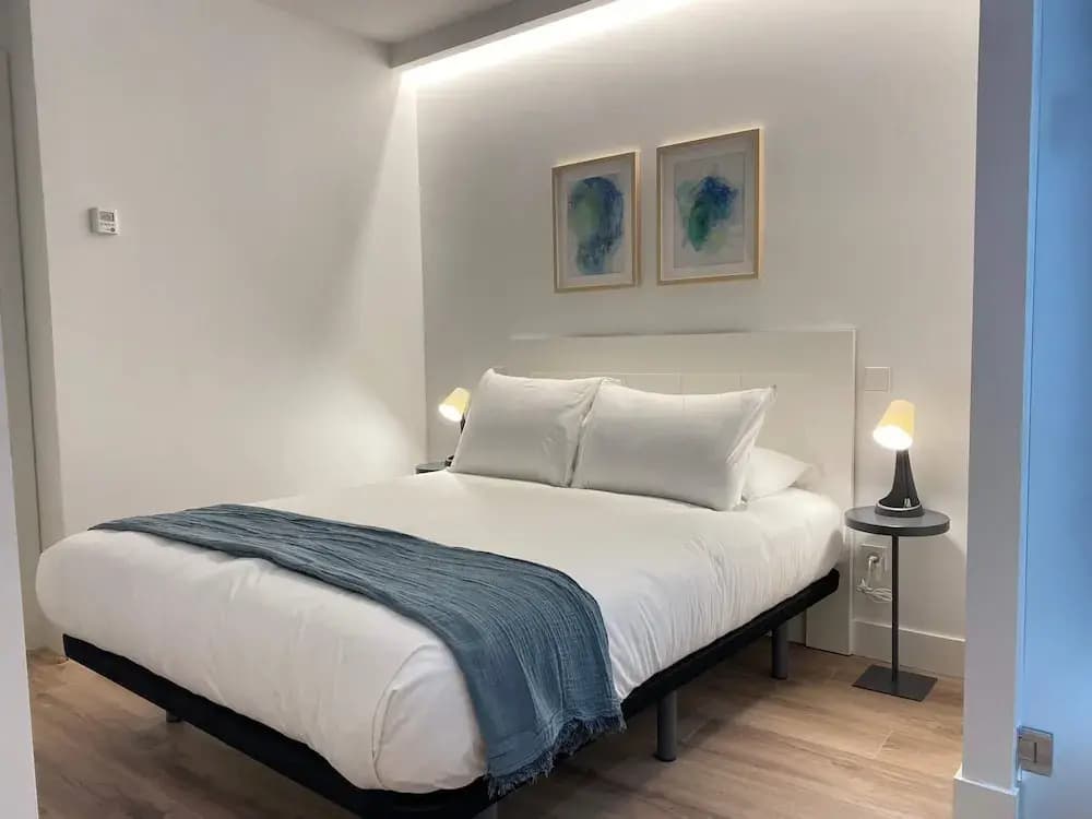 w Majestic 2BR at Palacio Real - photo 2