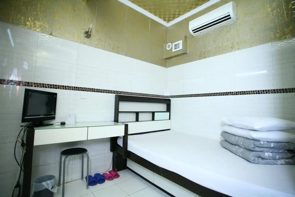 H.K Commercial Inn - photo 12