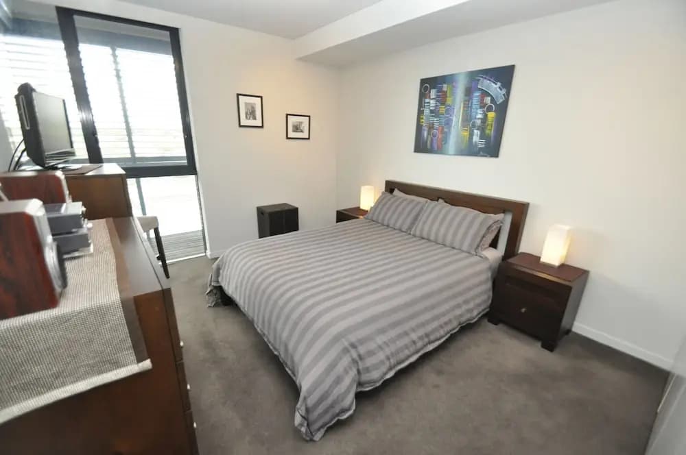Stylish 1 Bedroom Apartment Camperdown - photo 5