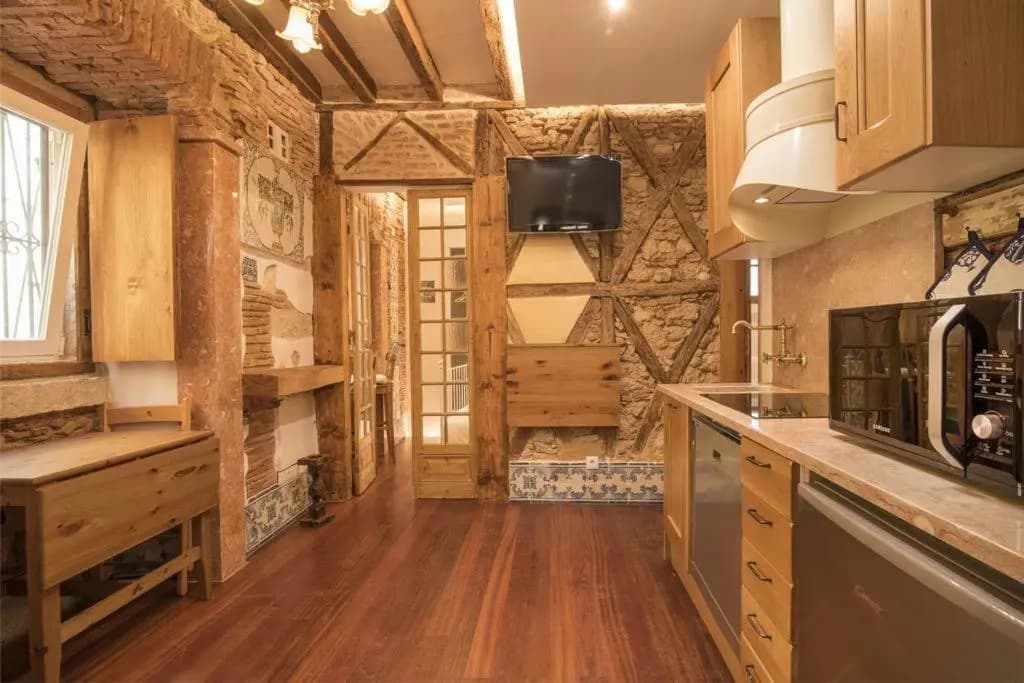 Romantic Medieval Apartment - photo 14