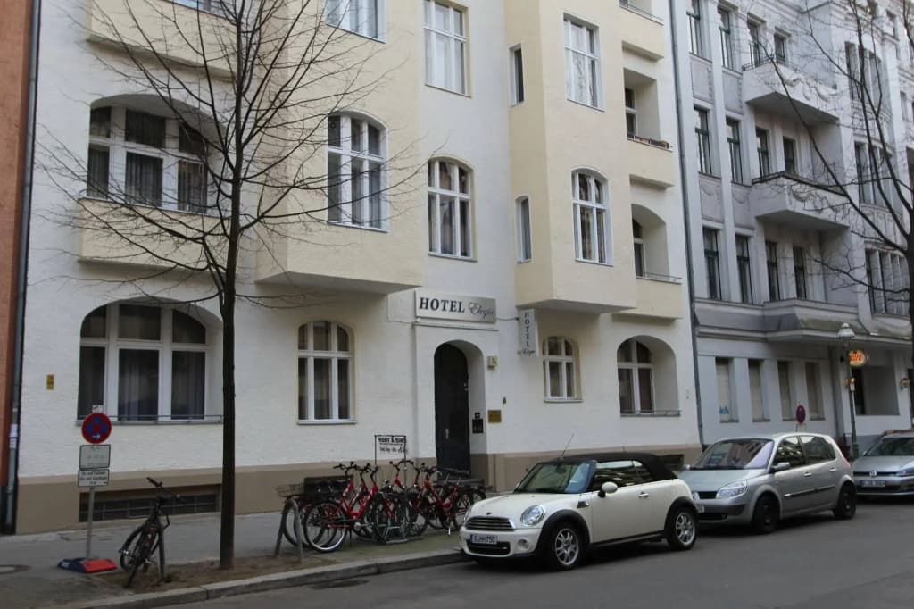Hotel Pension Elegia am Kurfürstendamm - photo 1