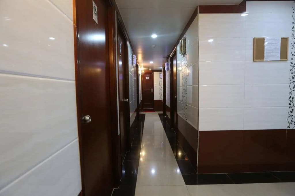 Temple Street Hotel - photo 11