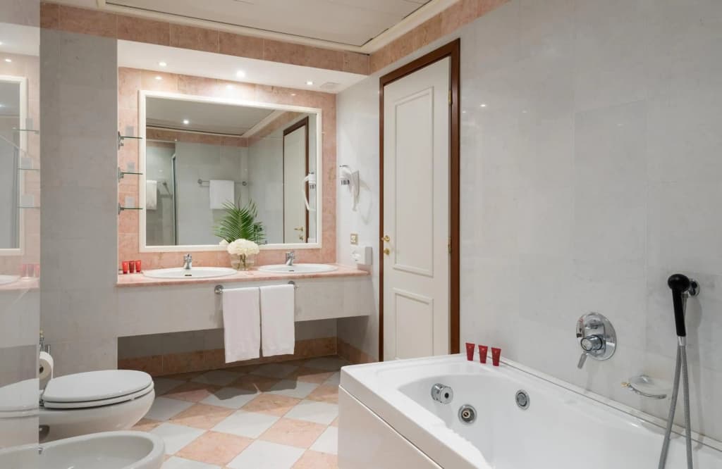Leonardo Hotel Milan City Center - photo 34