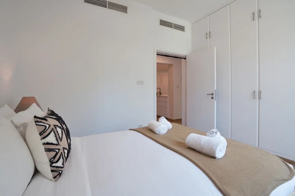 Luxurious Apt with Balcony The Greens Dubai - photo 12