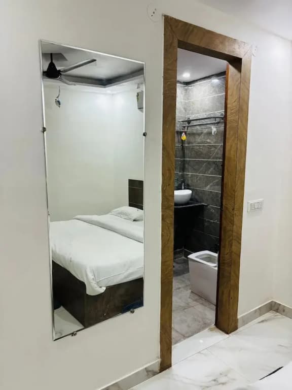 Lotustar Hotel - photo 4