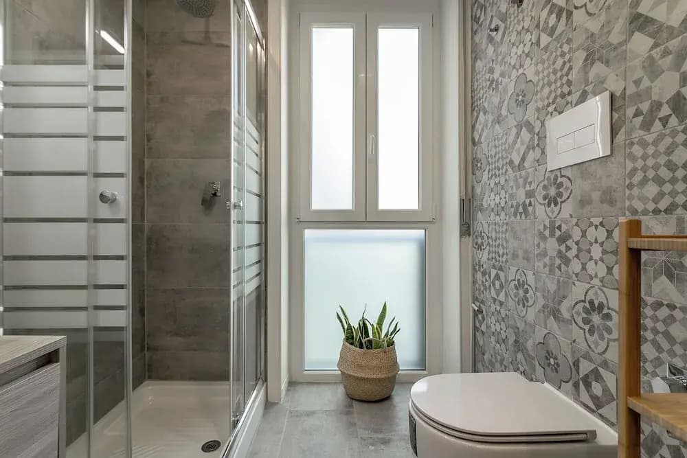 Modern Studio with Balcony in Milan - photo 11