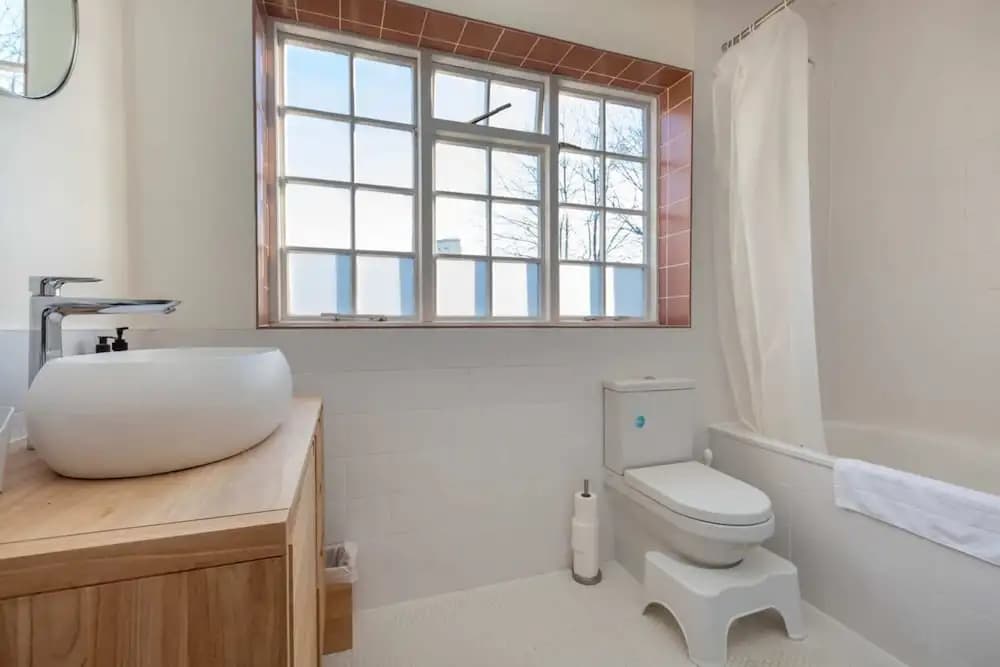 Spacious 2BD Flat By Regents Park & Camden Town! - photo 20