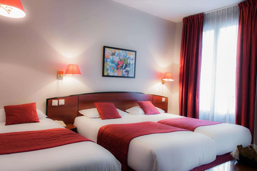 Hôtel Des Deux Avenues - photo 31