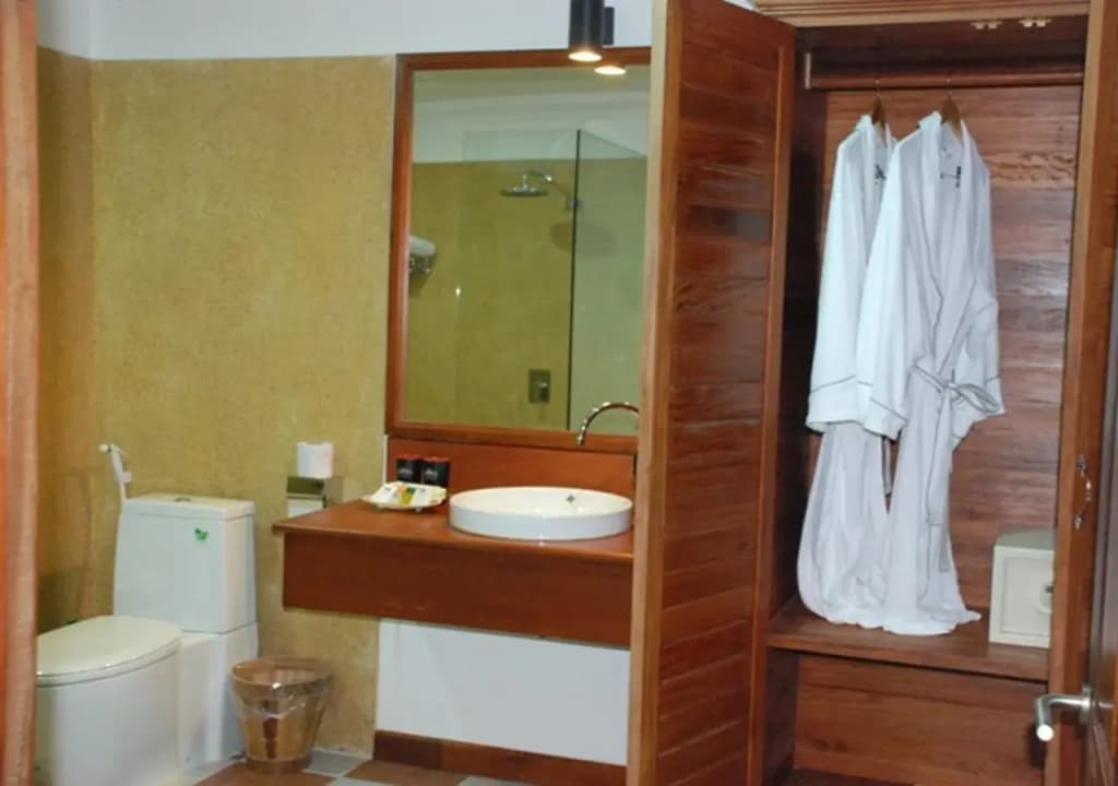 The Suite By Royal Crown Hotel - photo 9