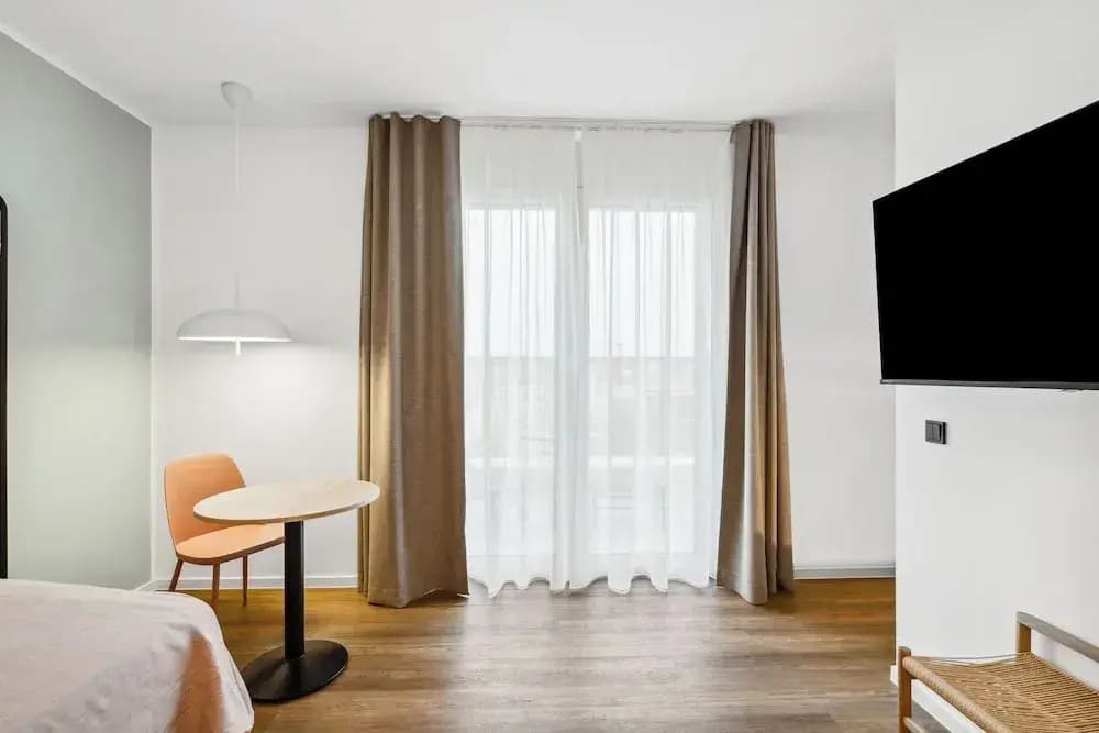 Limehome Berlin Sybelstraße - photo 32