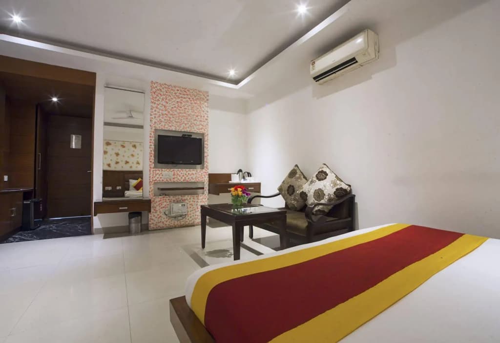 Hotel Krishna Deluxe - photo 3