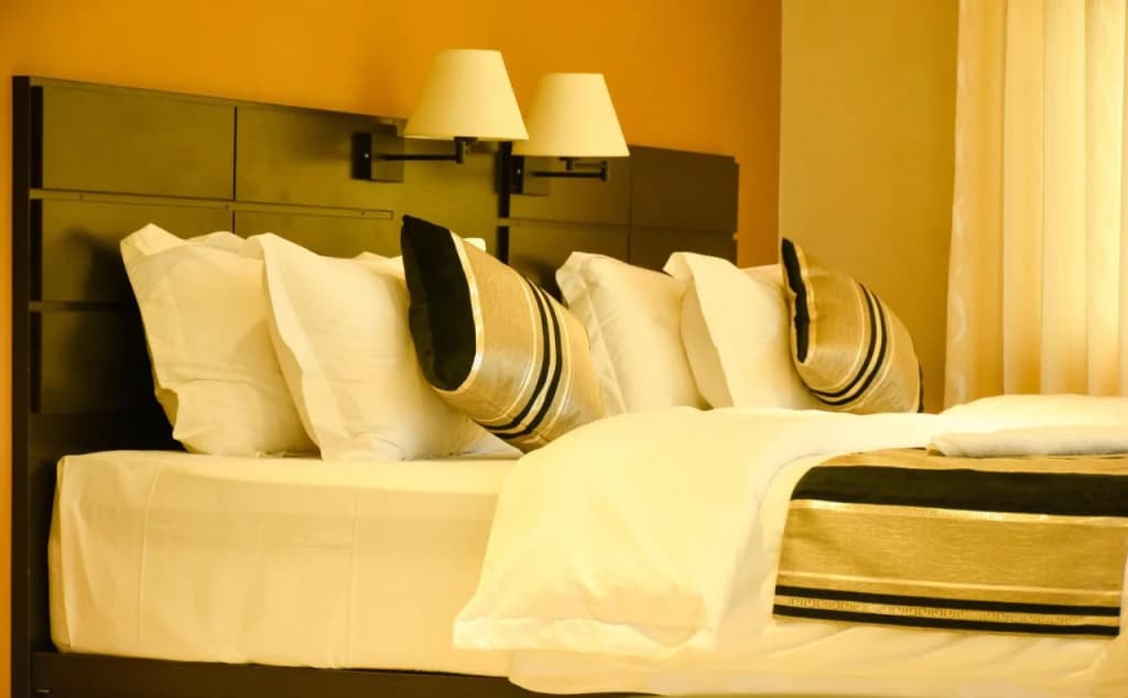 Pebbles Inn - photo 3