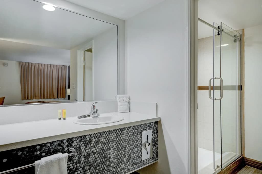 Thunderbird Hotel - photo 33