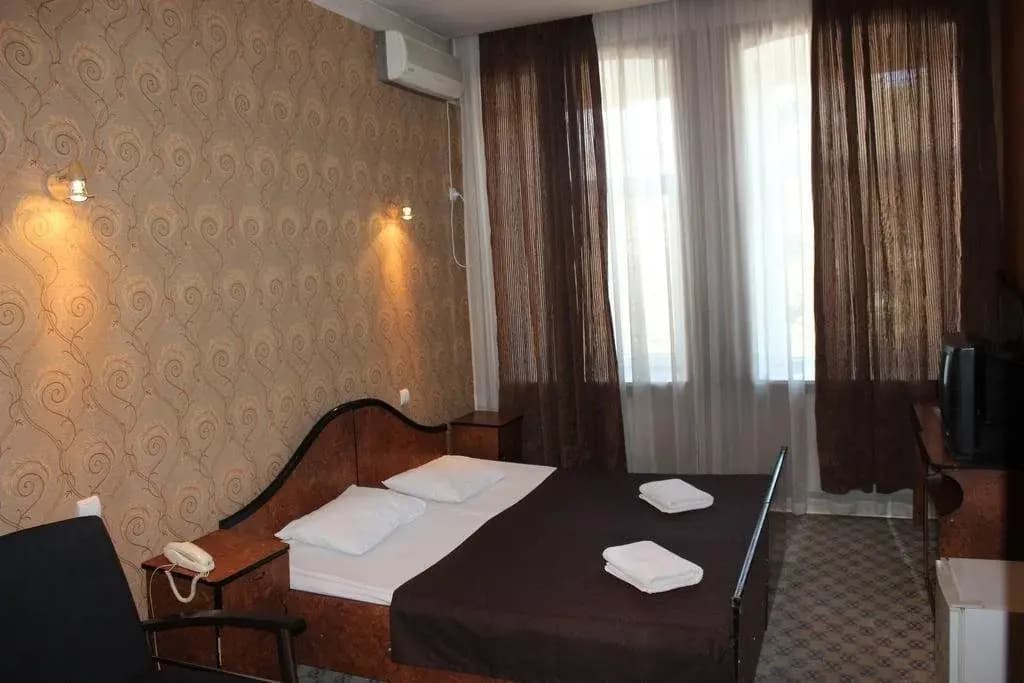BY Universal Hotel - photo 4