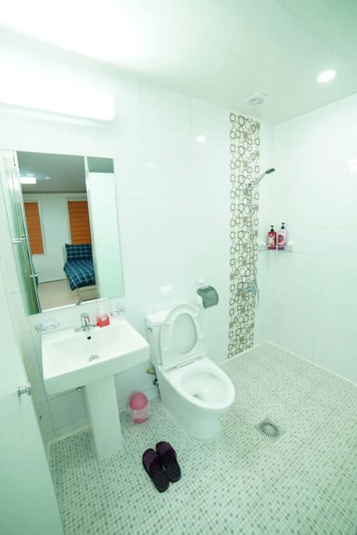 Yolo Guesthouse - Hostel - photo 11