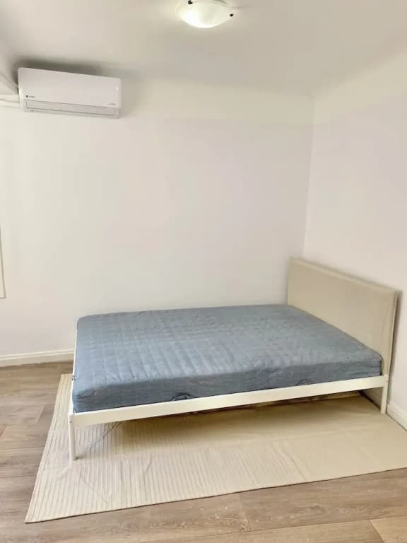 Quiet Flat With Outdoor Space in Central Athens - photo 5