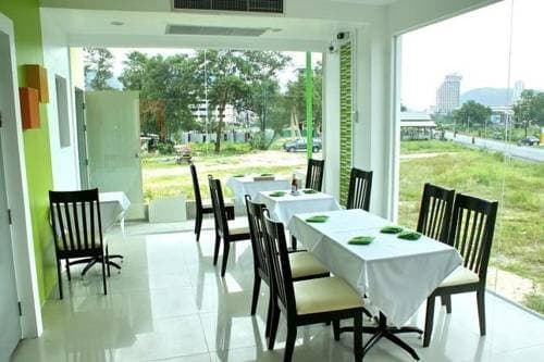 Paradise Beach Resortel - photo 12