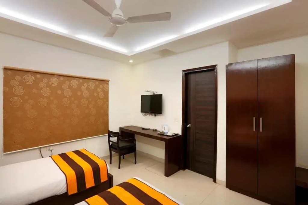 Hotel Anand Lok Inn Mahipalpur, IGI Delhi Airport - photo 34