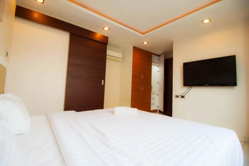 Hyde Park Residence by Pattaya Sunny Rentals - photo 4
