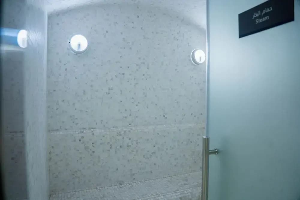 Luxury Studio Rooftop Pool & Gym Access - photo 10