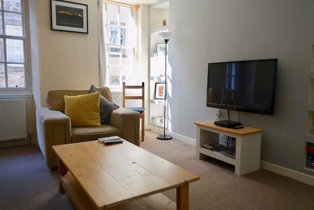 Castle Apartments - photo 3